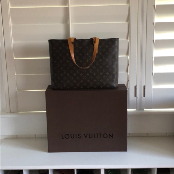 Louis Vuitton Handbags - Louis Vuitton Authentic GM Handbag. 15” x 11.5”.